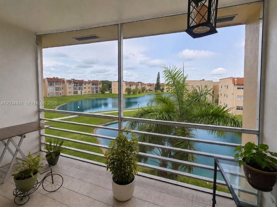 На продажу: $84,900 (2 спален, 2 ванн, 850 Квадратных фут)