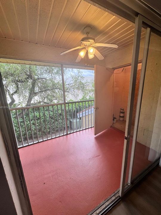 For Sale: $244,500 (2 beds, 2 baths, 1074 Square Feet)