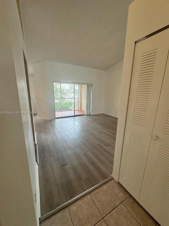 For Sale: $244,500 (2 beds, 2 baths, 1074 Square Feet)