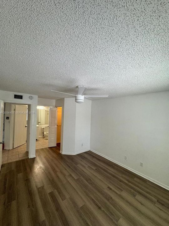 For Sale: $244,500 (2 beds, 2 baths, 1074 Square Feet)