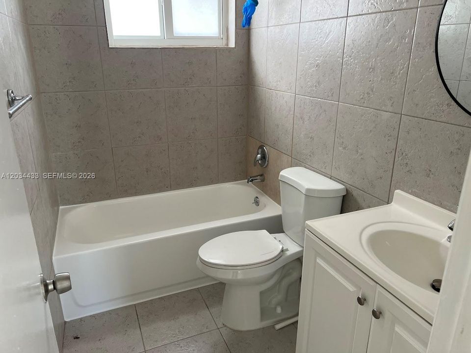 For Rent: $1,950 (2 beds, 1 baths, 1640 Square Feet)