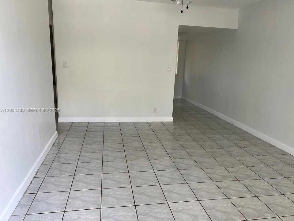For Rent: $1,950 (2 beds, 1 baths, 1640 Square Feet)