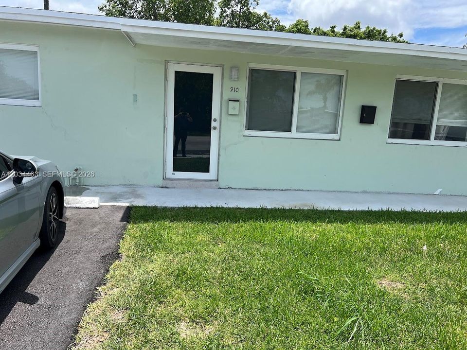 For Rent: $1,950 (2 beds, 1 baths, 1640 Square Feet)