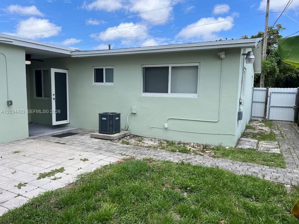 For Rent: $1,950 (2 beds, 1 baths, 1640 Square Feet)