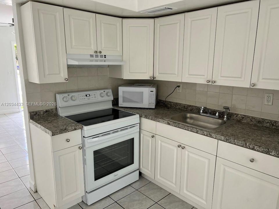 For Rent: $1,950 (2 beds, 1 baths, 1640 Square Feet)