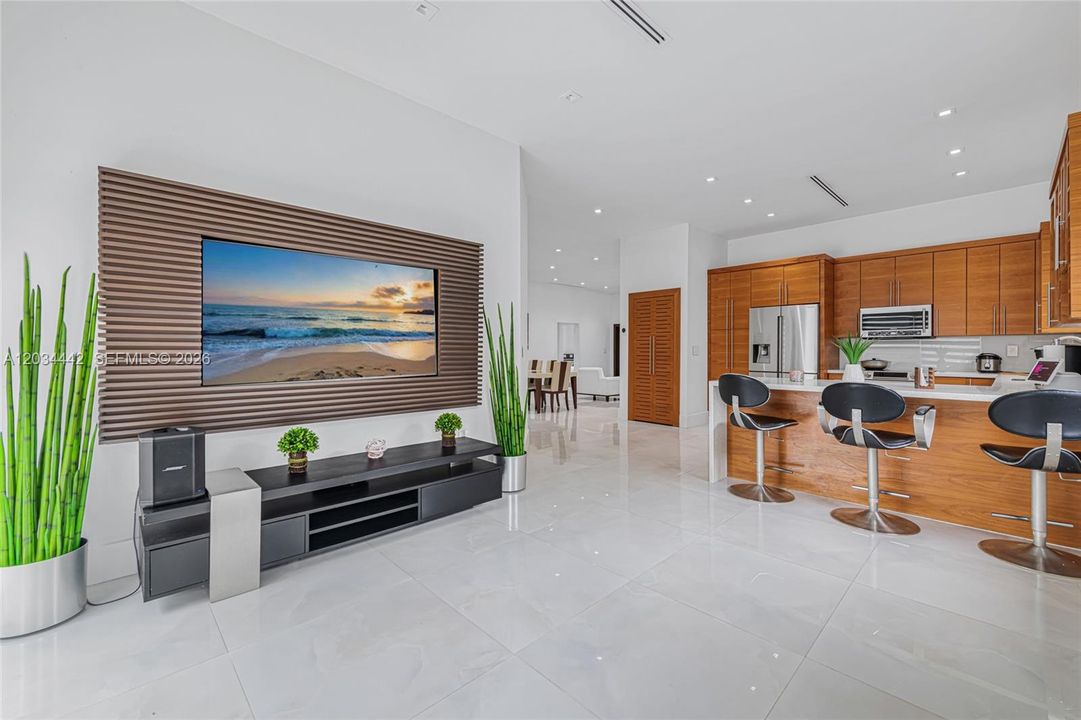 For Sale: $780,000 (4 beds, 3 baths, 1908 Square Feet)