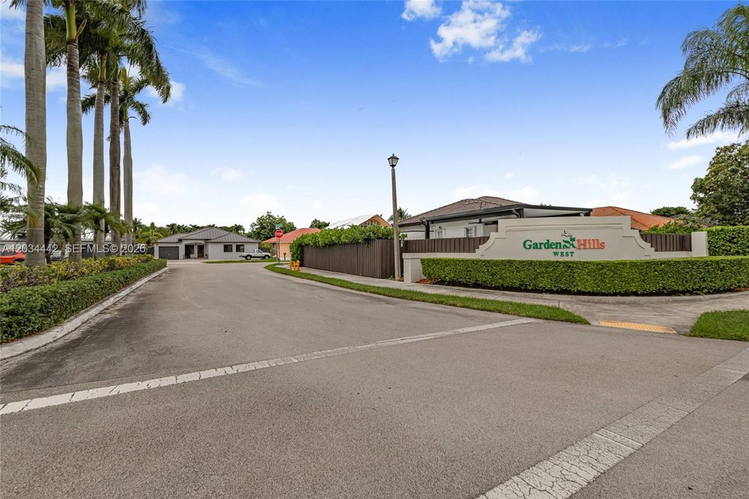 For Sale: $780,000 (4 beds, 3 baths, 1908 Square Feet)