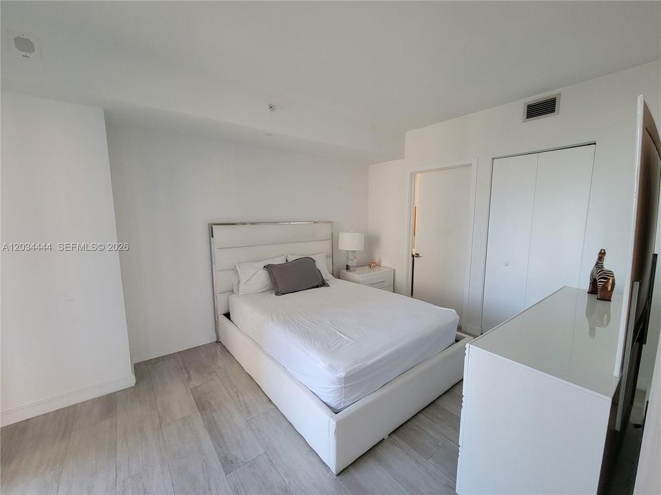En Renta: $5,700 (2 camas, 2 baños, 1042 Pies cuadrados)