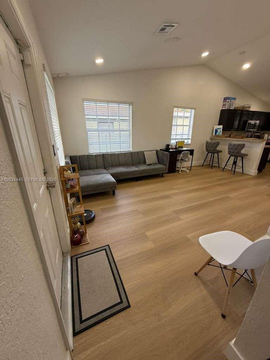 En Venta: $440,000 (3 camas, 2 baños, 991 Pies cuadrados)