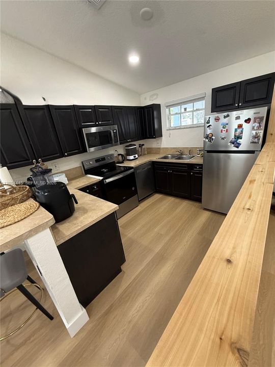 En Venta: $440,000 (3 camas, 2 baños, 991 Pies cuadrados)