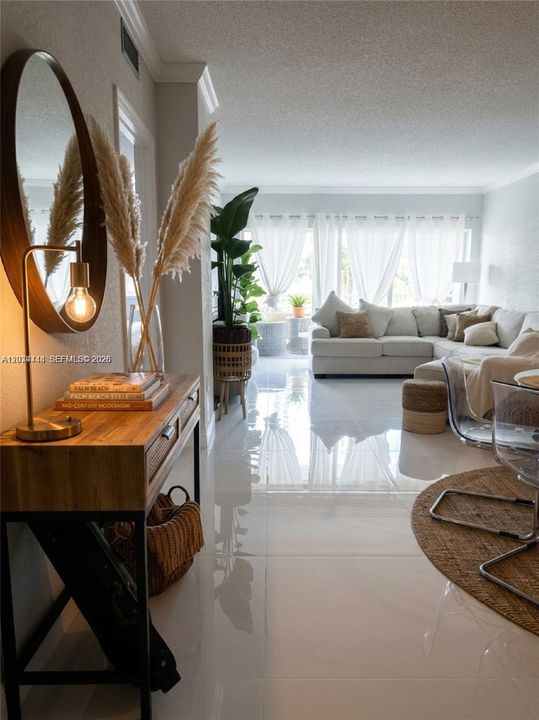 For Sale: $300,000 (1 beds, 1 baths, 870 Square Feet)