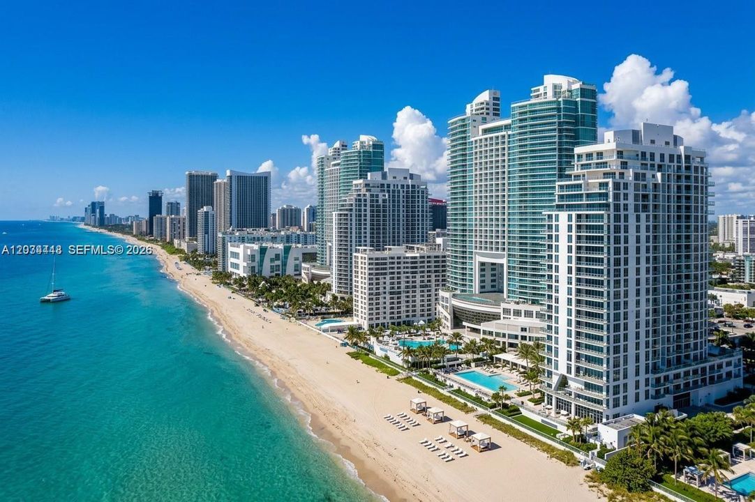 For Sale: $300,000 (1 beds, 1 baths, 870 Square Feet)