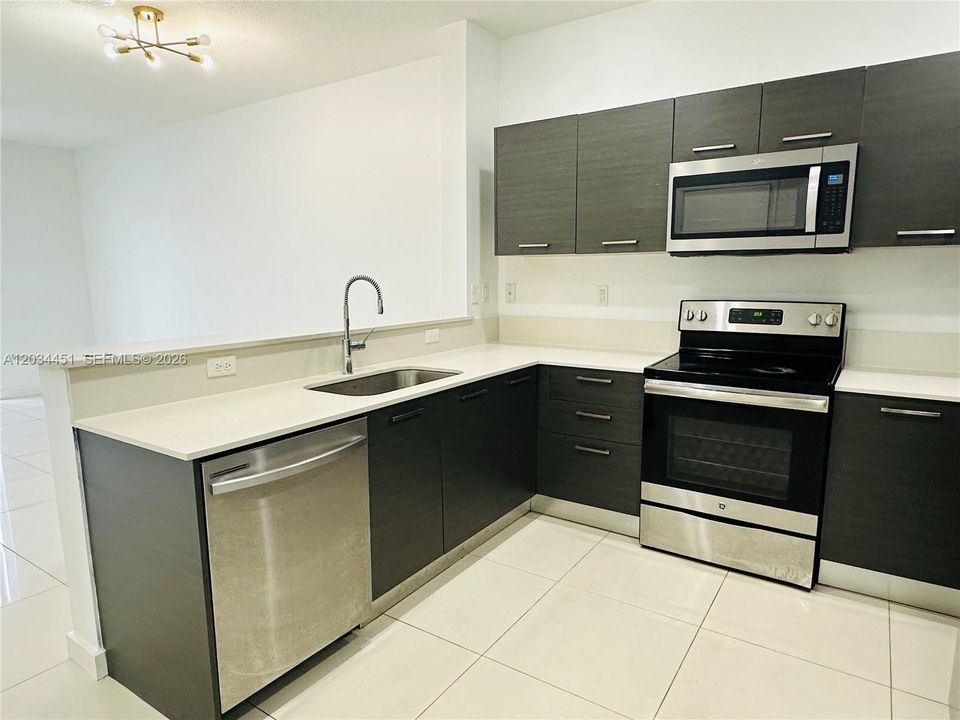 For Sale: $284,900 (2 beds, 2 baths, 1120 Square Feet)