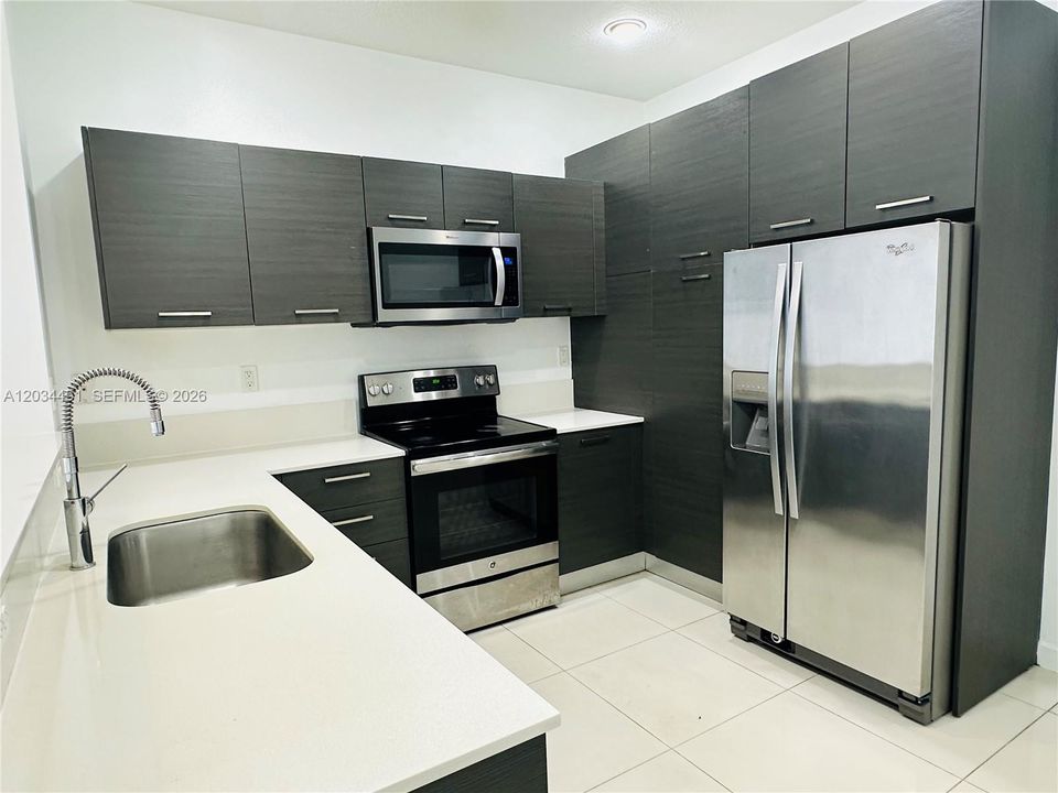 For Sale: $284,900 (2 beds, 2 baths, 1120 Square Feet)