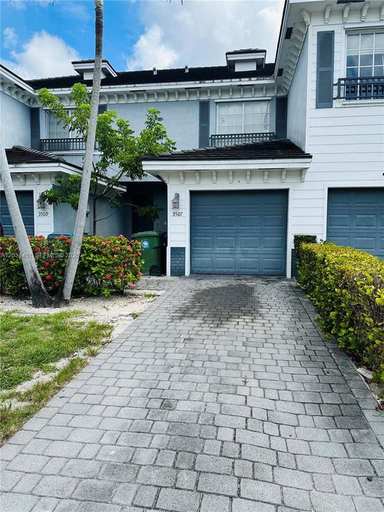 For Sale: $284,900 (2 beds, 2 baths, 1120 Square Feet)