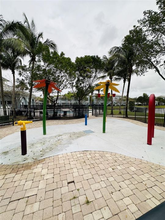For Sale: $284,900 (2 beds, 2 baths, 1120 Square Feet)