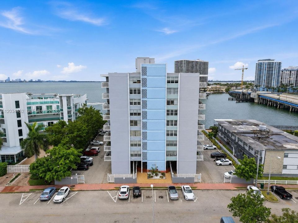 For Sale: $355,000 (2 beds, 2 baths, 1100 Square Feet)