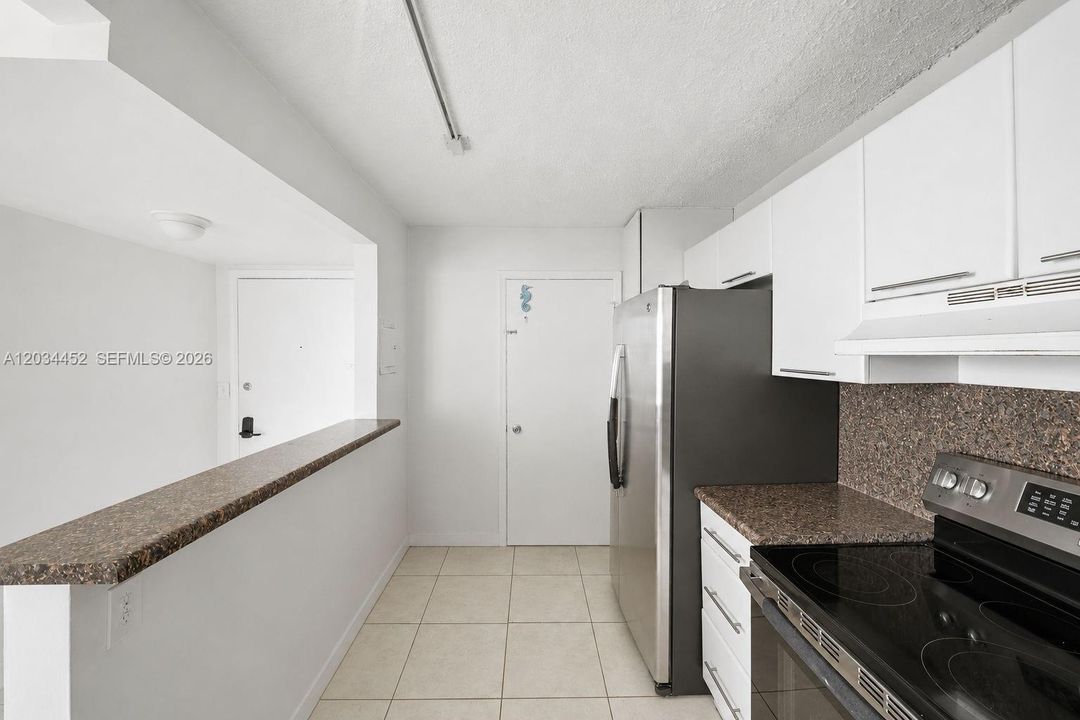 For Sale: $355,000 (2 beds, 2 baths, 1100 Square Feet)
