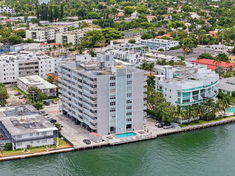 For Sale: $355,000 (2 beds, 2 baths, 1100 Square Feet)