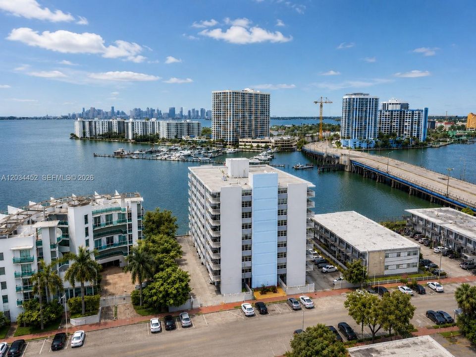 For Sale: $355,000 (2 beds, 2 baths, 1100 Square Feet)