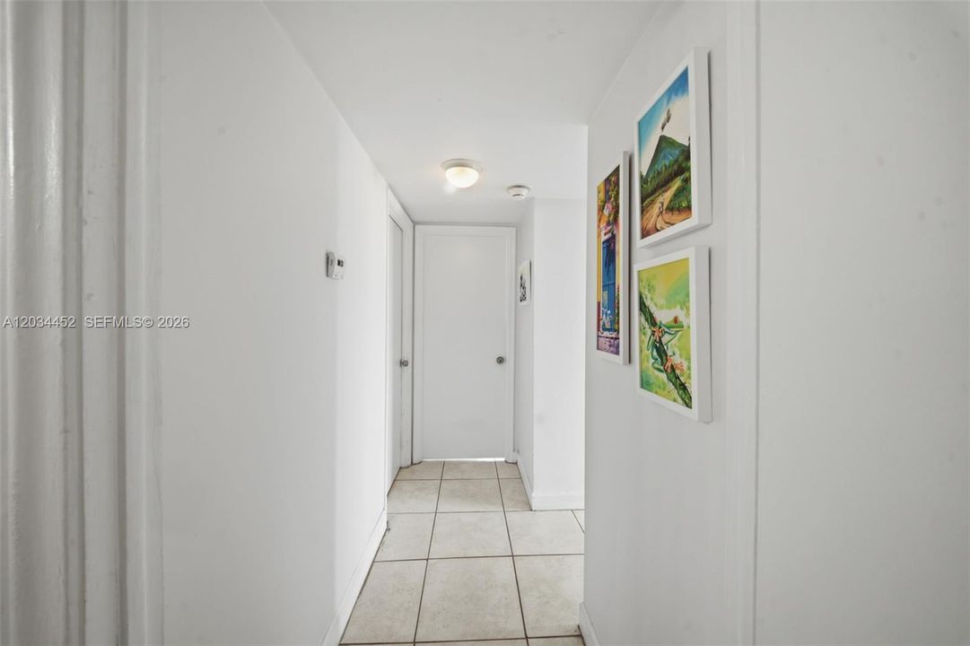 For Sale: $355,000 (2 beds, 2 baths, 1100 Square Feet)