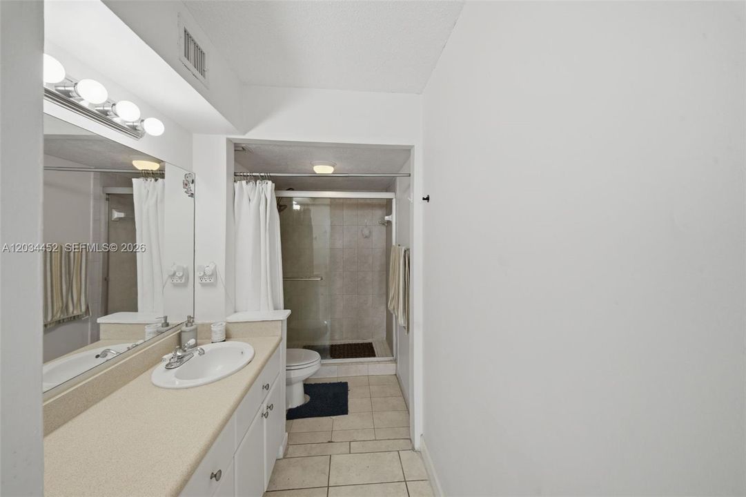 For Sale: $355,000 (2 beds, 2 baths, 1100 Square Feet)