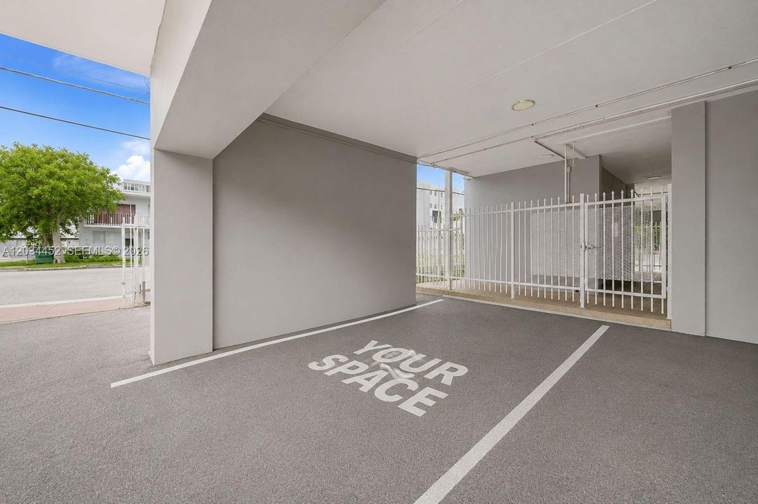 For Sale: $355,000 (2 beds, 2 baths, 1100 Square Feet)