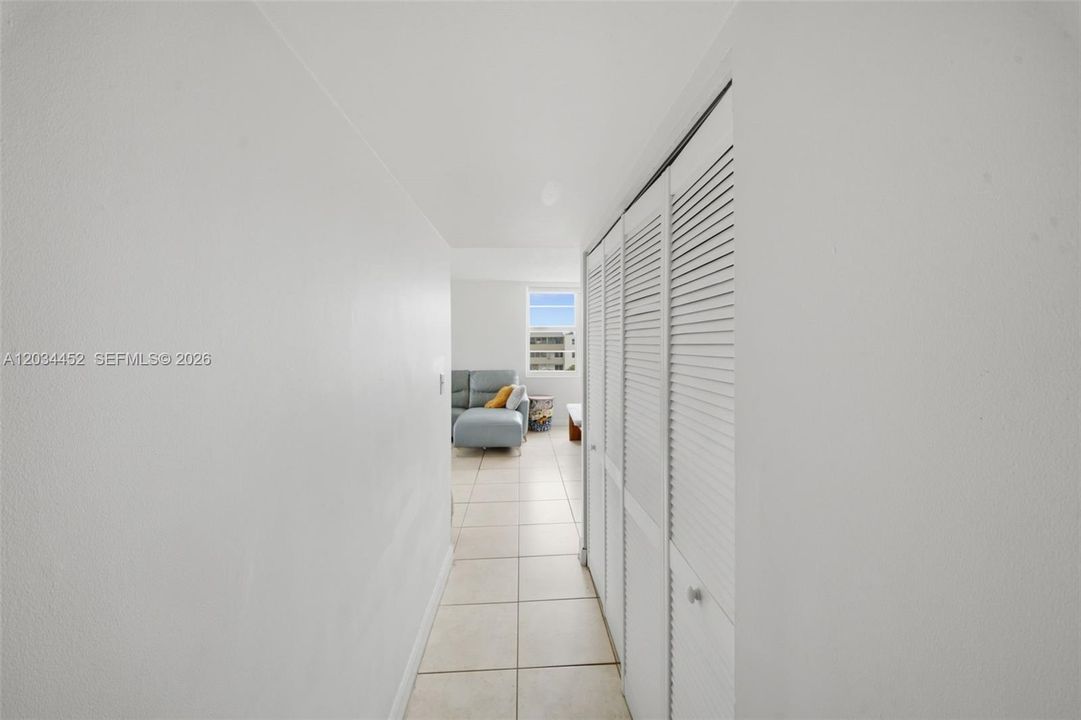 For Sale: $355,000 (2 beds, 2 baths, 1100 Square Feet)