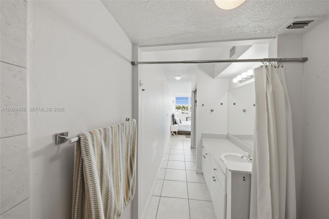 For Sale: $355,000 (2 beds, 2 baths, 1100 Square Feet)