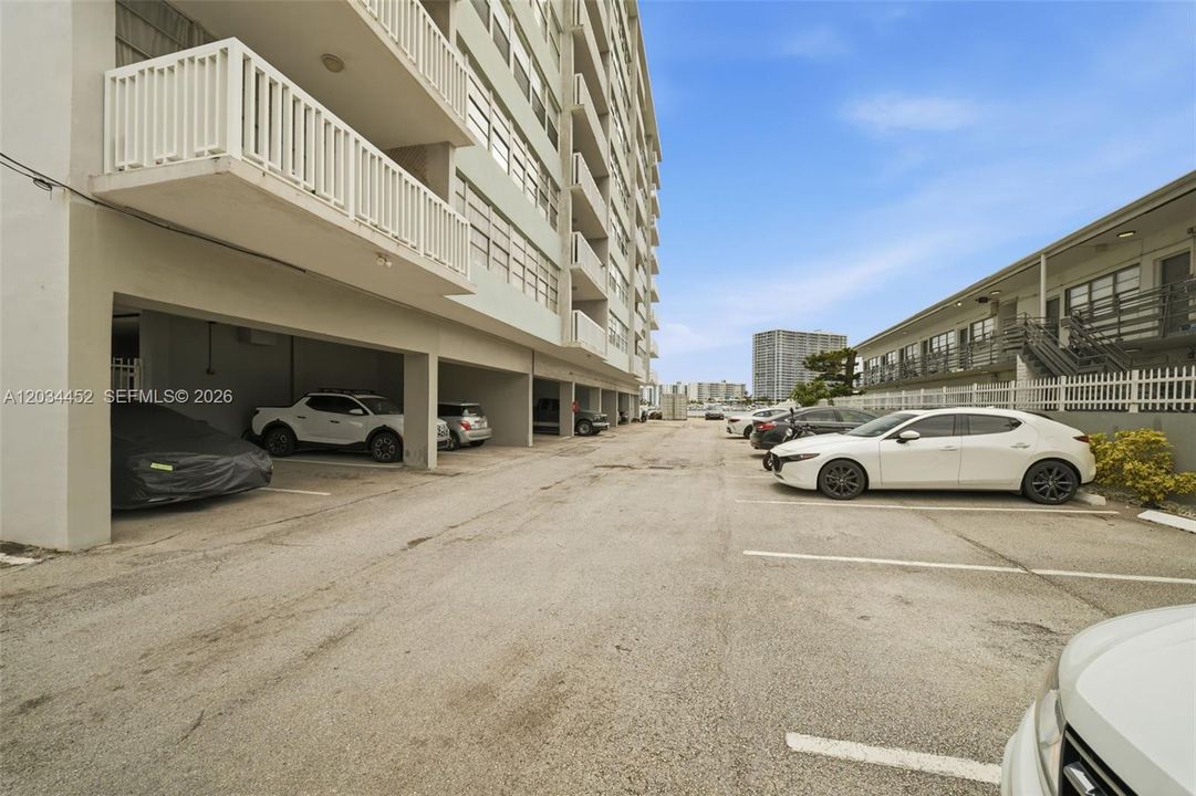 For Sale: $355,000 (2 beds, 2 baths, 1100 Square Feet)