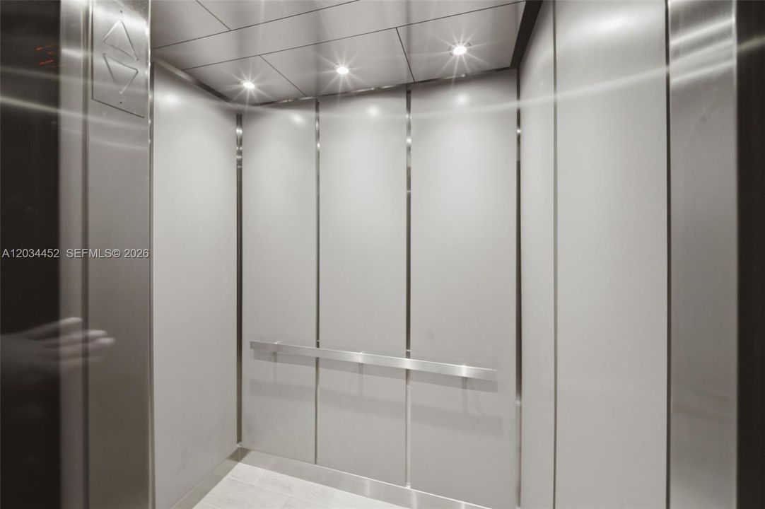 For Sale: $355,000 (2 beds, 2 baths, 1100 Square Feet)