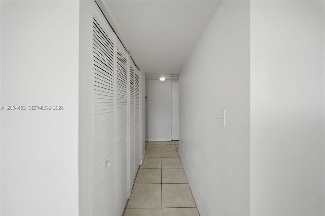 For Sale: $355,000 (2 beds, 2 baths, 1100 Square Feet)