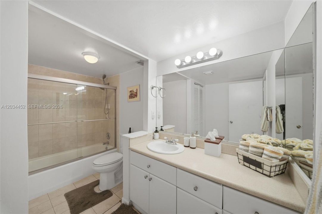 For Sale: $355,000 (2 beds, 2 baths, 1100 Square Feet)