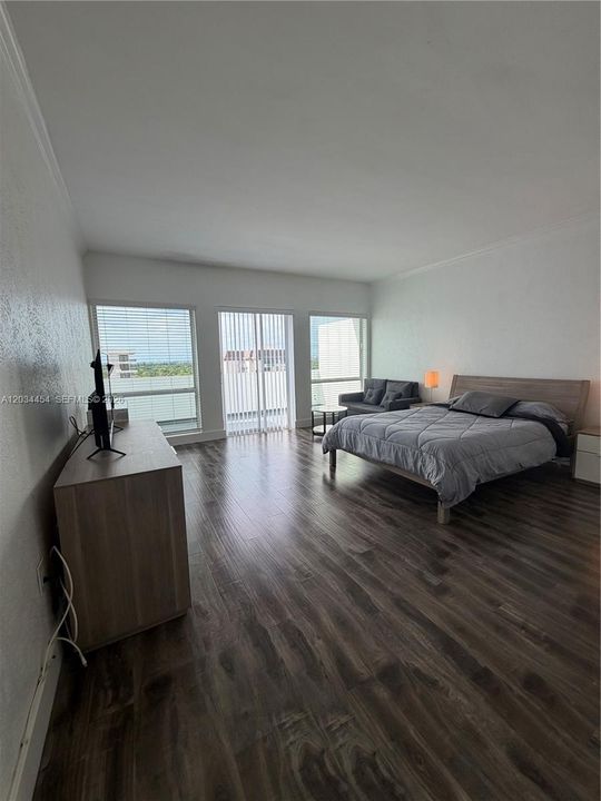 For Sale: $245,000 (0 beds, 1 baths, 440 Square Feet)