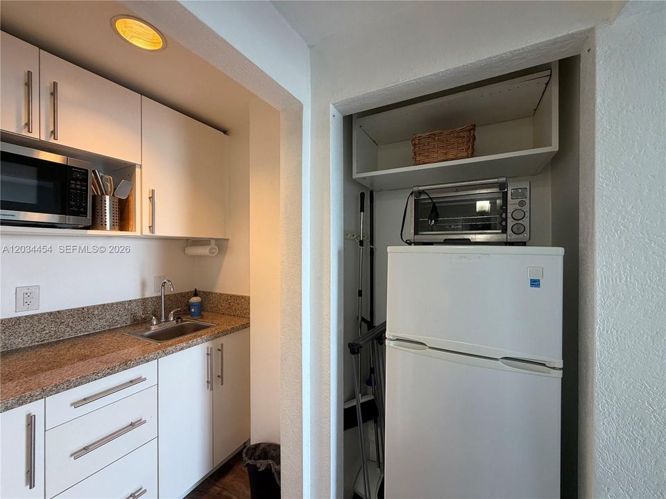 For Sale: $245,000 (0 beds, 1 baths, 440 Square Feet)