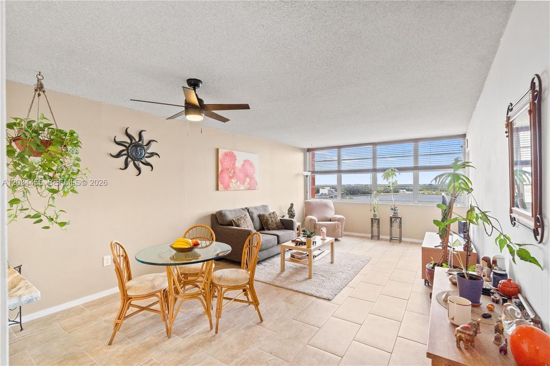 Active With Contract: $165,000 (1 beds, 2 baths, 861 Square Feet)