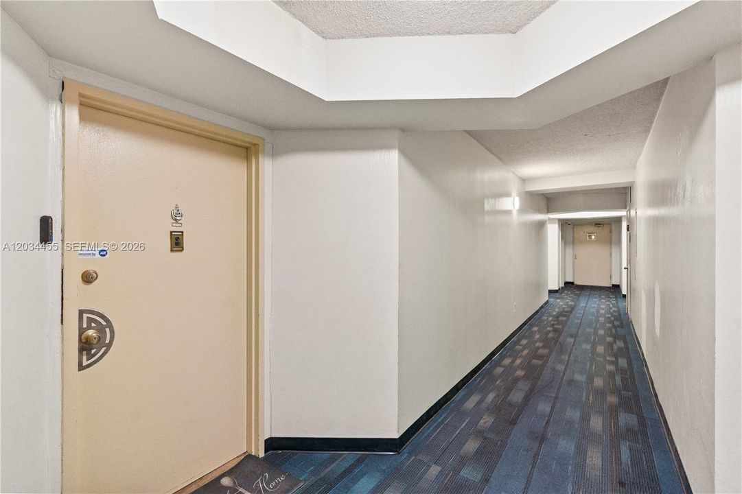 Active With Contract: $165,000 (1 beds, 2 baths, 861 Square Feet)