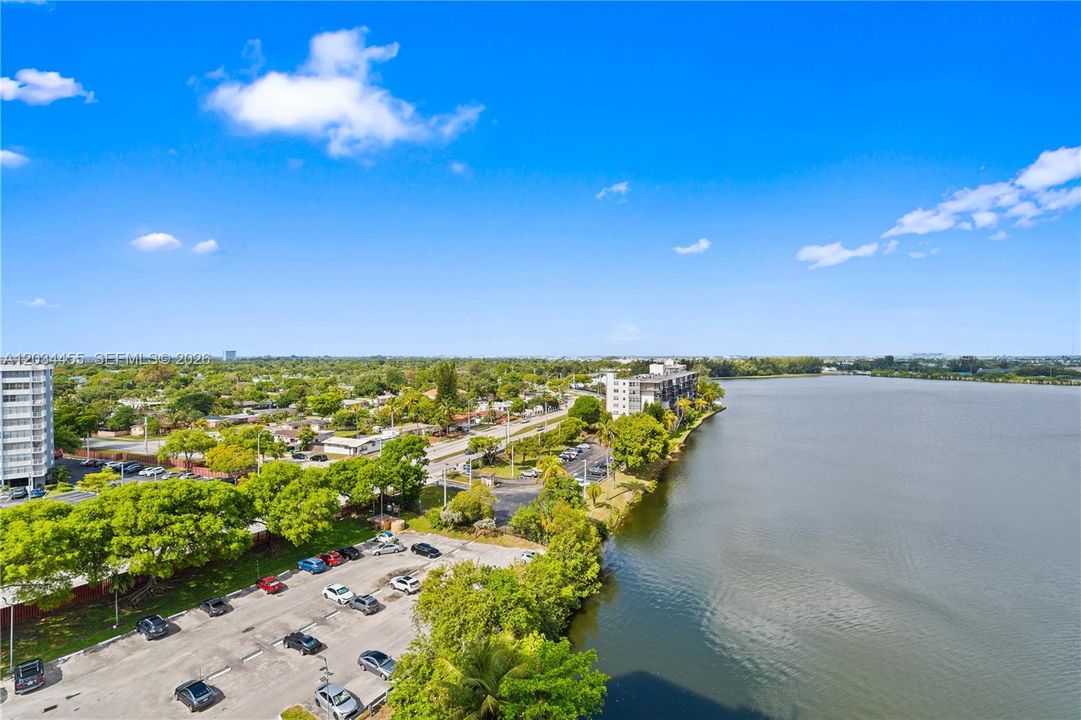 Active With Contract: $165,000 (1 beds, 2 baths, 861 Square Feet)