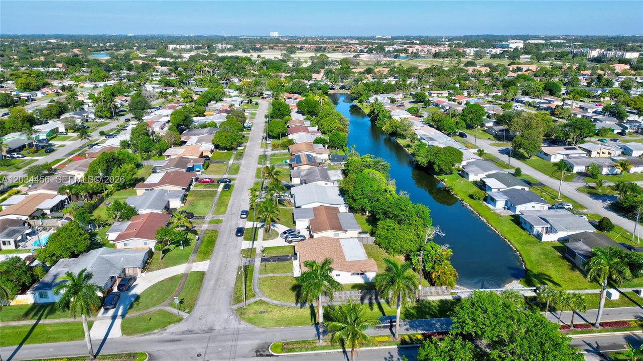 For Sale: $445,000 (2 beds, 2 baths, 1200 Square Feet)