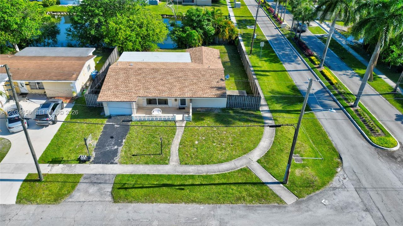 For Sale: $445,000 (2 beds, 2 baths, 1200 Square Feet)