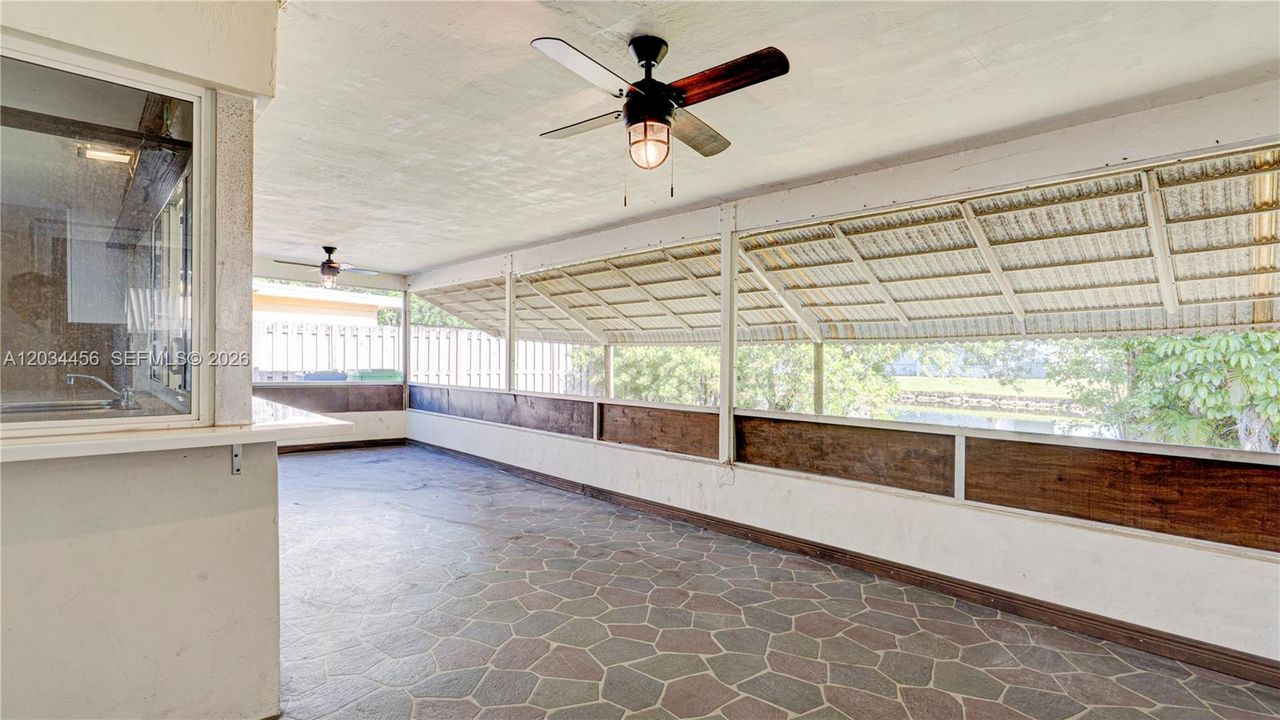For Sale: $445,000 (2 beds, 2 baths, 1200 Square Feet)