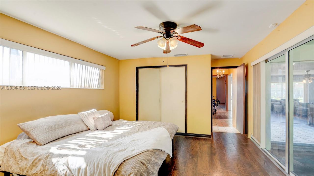 For Sale: $445,000 (2 beds, 2 baths, 1200 Square Feet)