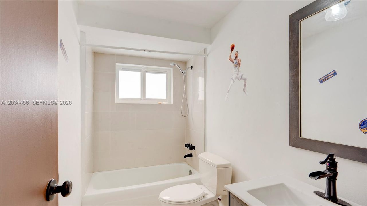 For Sale: $445,000 (2 beds, 2 baths, 1200 Square Feet)
