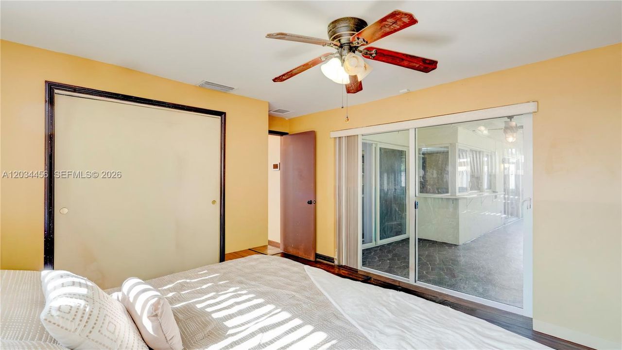 For Sale: $445,000 (2 beds, 2 baths, 1200 Square Feet)