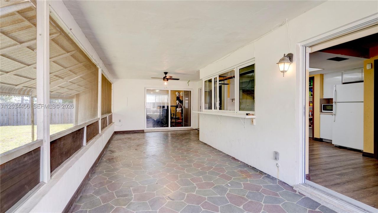 For Sale: $445,000 (2 beds, 2 baths, 1200 Square Feet)