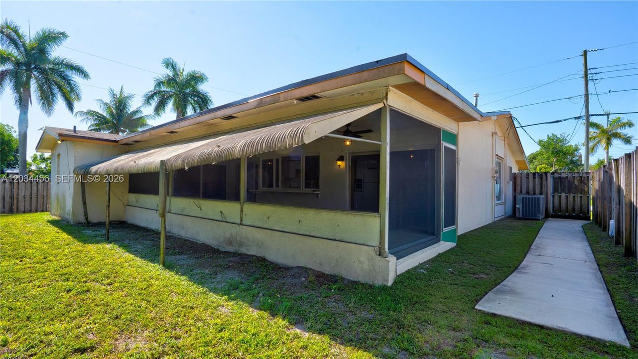 For Sale: $445,000 (2 beds, 2 baths, 1200 Square Feet)
