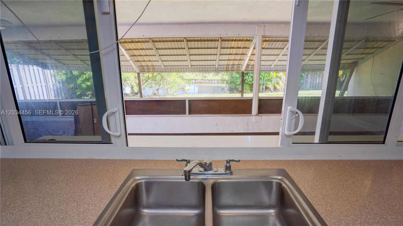 For Sale: $445,000 (2 beds, 2 baths, 1200 Square Feet)