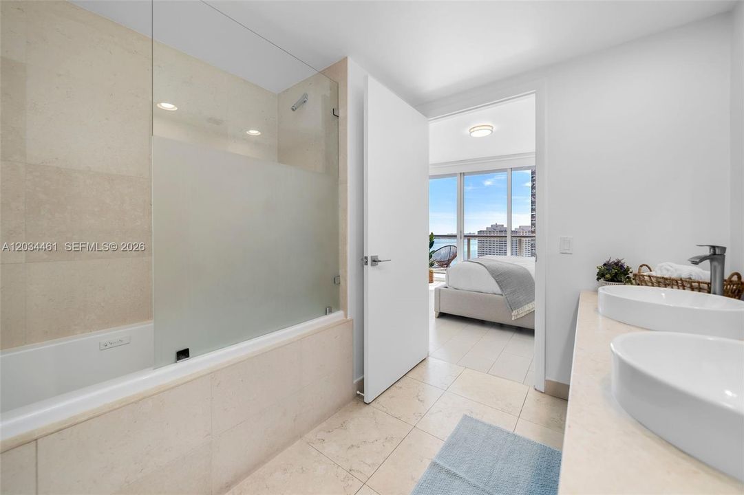 For Sale: $785,000 (2 beds, 1 baths, 953 Square Feet)
