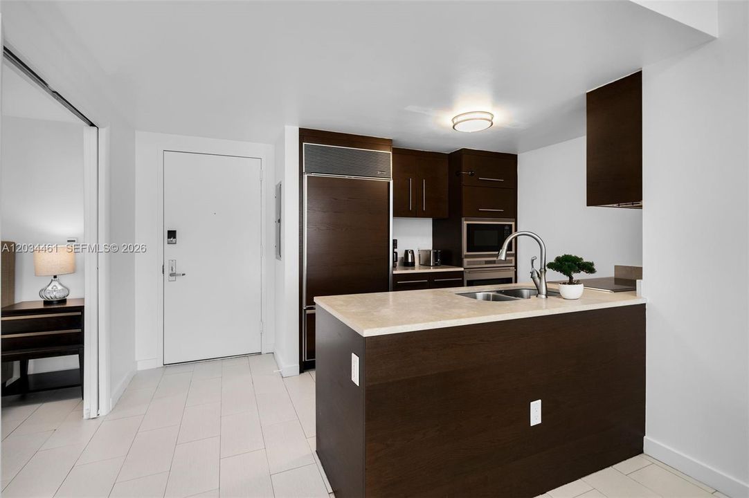 For Sale: $785,000 (2 beds, 1 baths, 953 Square Feet)