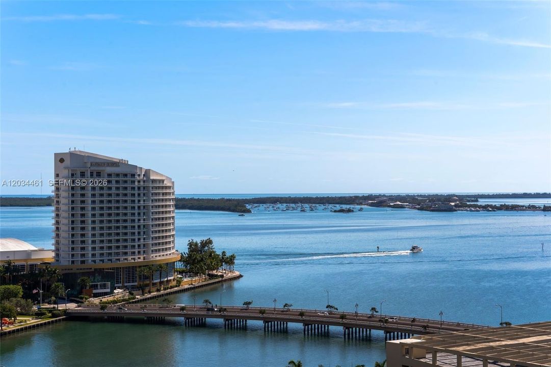 For Sale: $785,000 (2 beds, 1 baths, 953 Square Feet)